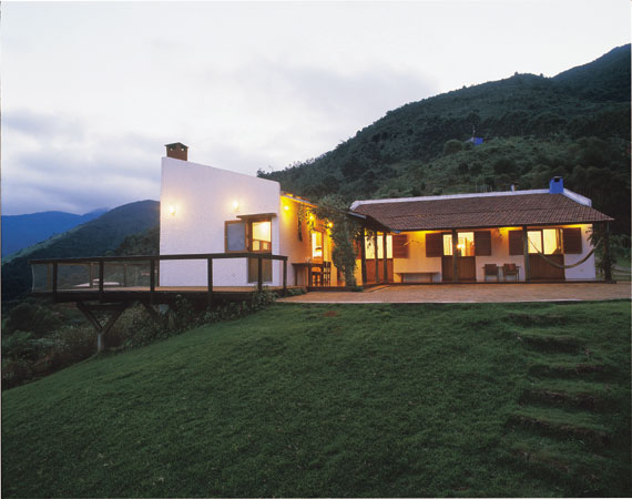 Tudo o que poderia ser comprado na cidade mais pr&oacute;xima veio de l&aacute; - assim g...