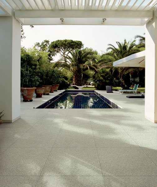 O Ecotech &eacute; composto de 70% de material recicl&aacute;vel. S&atilde;o tr&ecirc;s modelos  N...