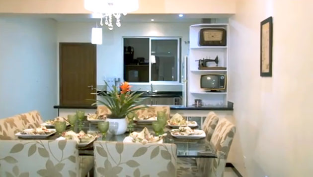 Sala integrada a cozinha é reformada em Brasília