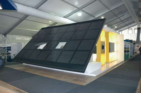 Da Sytaic, o Sistema Solar elimina a necessidade das telhas. Basta colocá-lo...