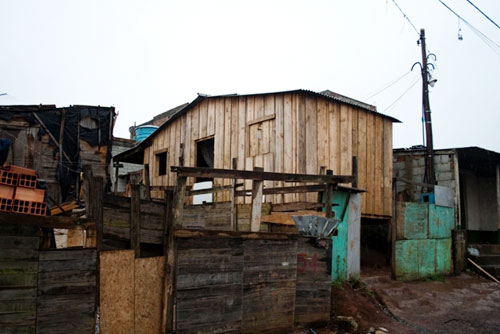 Constru&ccedil;&atilde;o da moradia finalizada, na Comunidade Jardim Gard&ecirc;nia, Suzano SP...