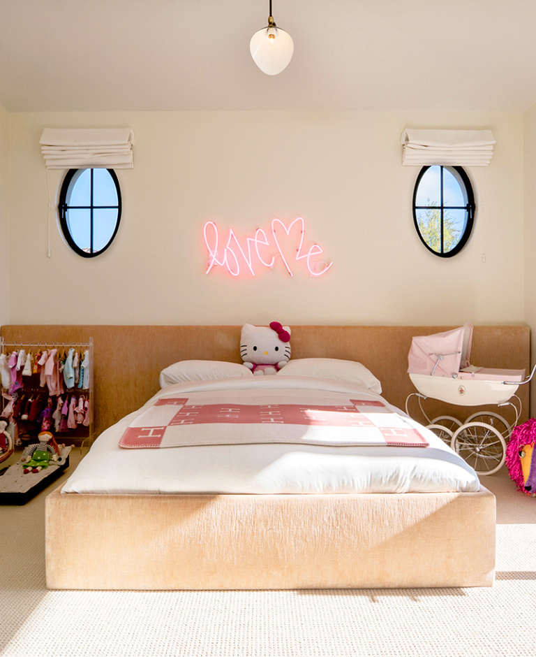 01-decor-infantil-o-quarto-rosado-de-penelope-disick