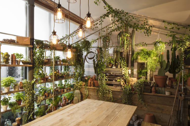 3-airbnb-e-pantone-fazem-parceria-e-criam-casa-com-lindos-jardins