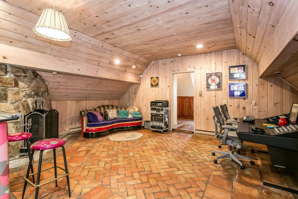 Cyndi Lauper coloca sua casa à venda por US$1,25 milhões