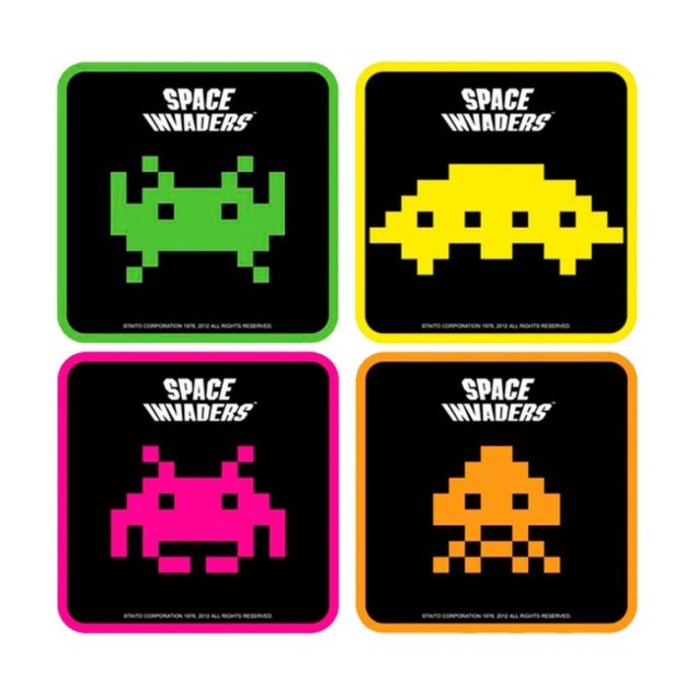 O porta copos Space Invaders custa R$ 3990 na loja Mundo Geek.