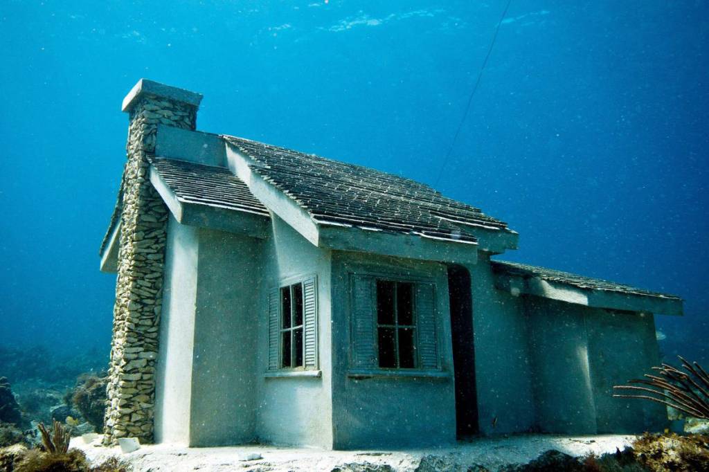 house-underwater-art-museum-cancun-mexico.adapt.1190.1