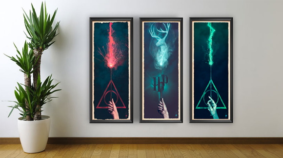 O Quadro Harry Potter com moldura (com três unidades) custa R$179,90 na ZeegPosters, na Elo7.