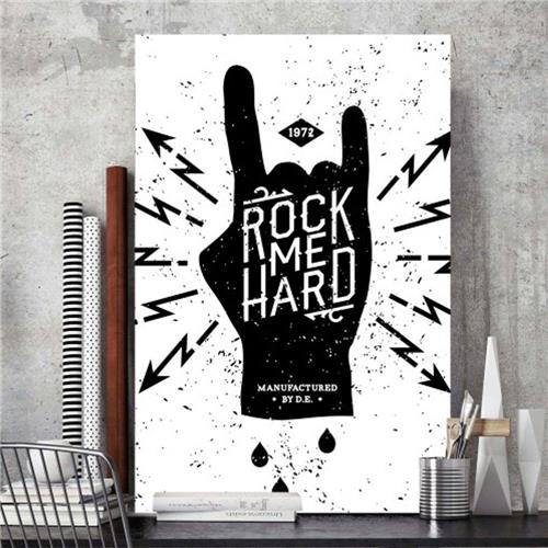 <span style="font-weight:400;">Quadro Rock me Hard, <a href="https://www.gotoshop.com.br/decoracao/QuadrosMolduras/Quadro-30-x-20-cm-Rock-me-Hard-11010068.html?recsource=busca-int&rectype=busca-0">na GoToShop</a>. </span><span style="font-weight:400;">R$57,09.</span>