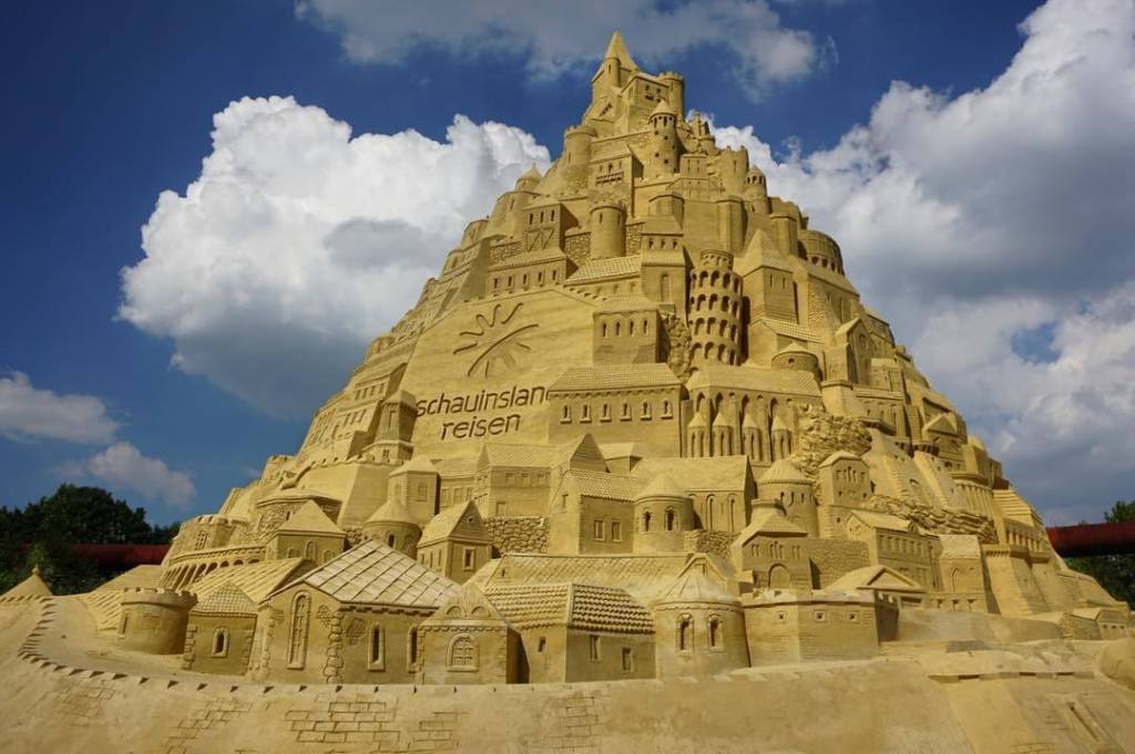 Castelo de areia na Alemanha bate o recorde de mais alto do mundo
