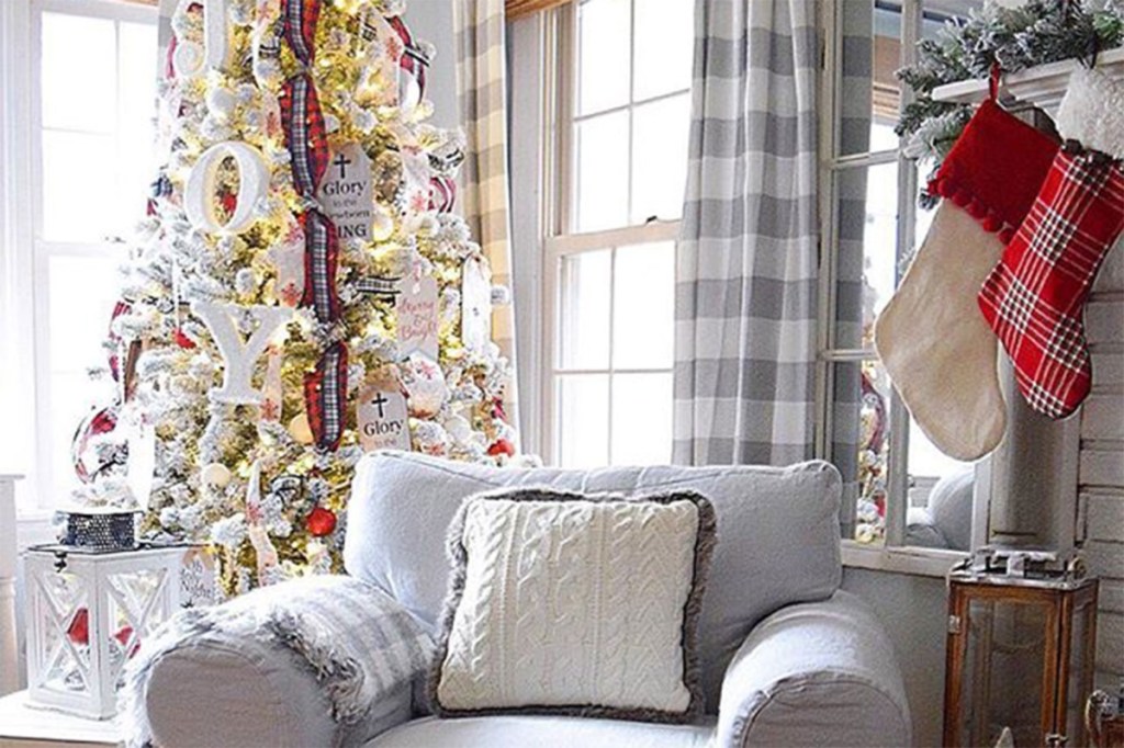 Árvore de Natal Branca: 8 ideias para decorar sua casa
