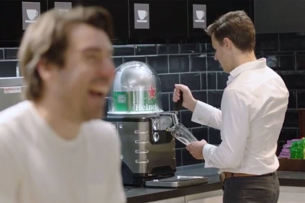 A Heineken criou uma máquina que serve cerveja com ‘cápsulas’