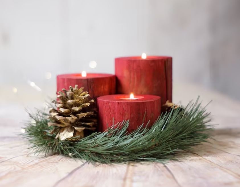 31 ideias para decorar a sua mesa de Natal com velas