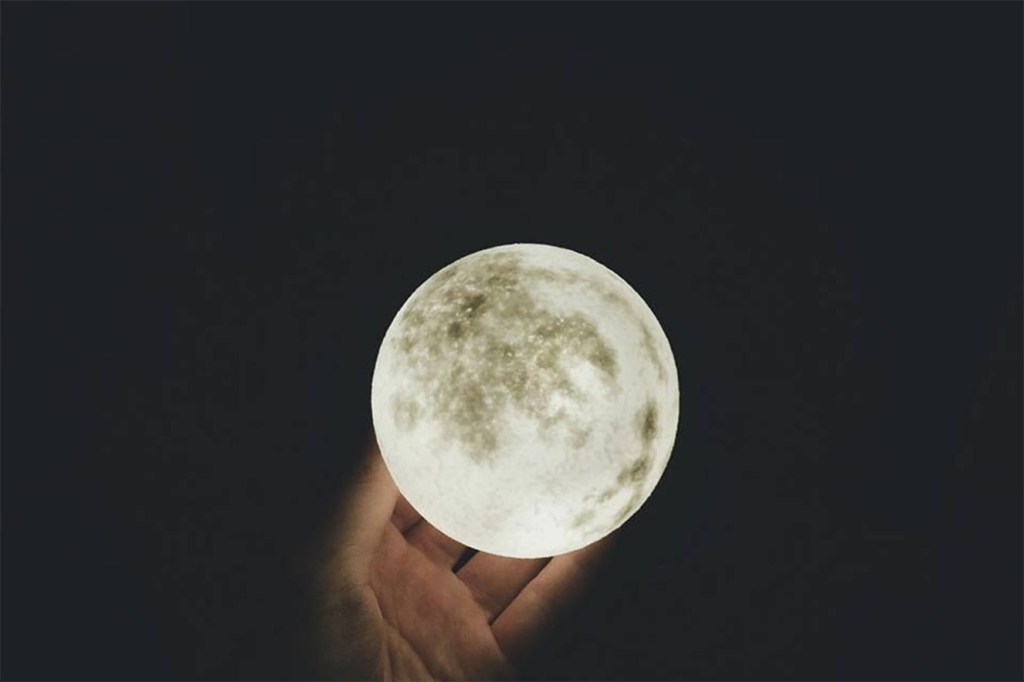 luna lamp