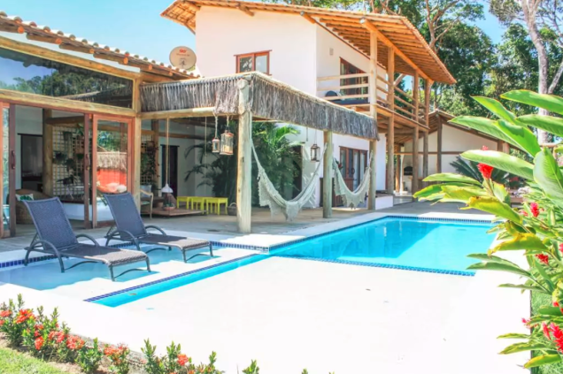 <a href="https://www.airbnb.com.br/rooms/17154223">Trancoso</a>, no Brasil.