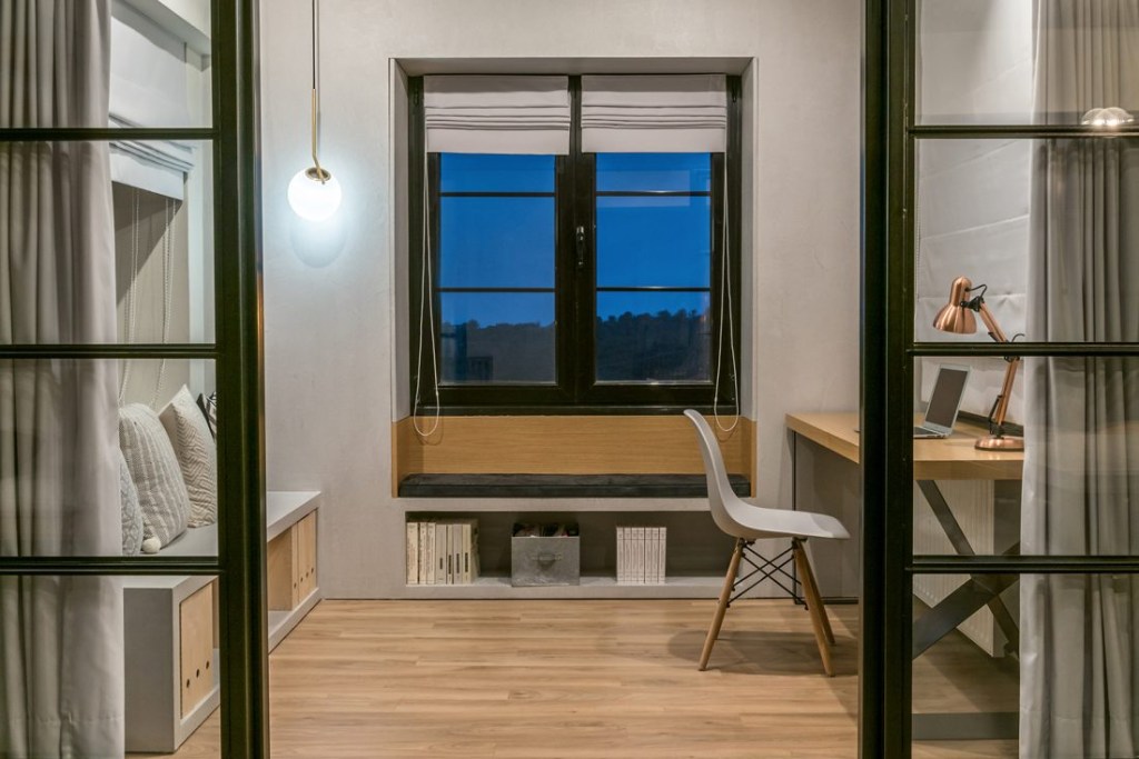 Os moradores deste apartamento queriam ambientes que lembrassem uma casa de interior