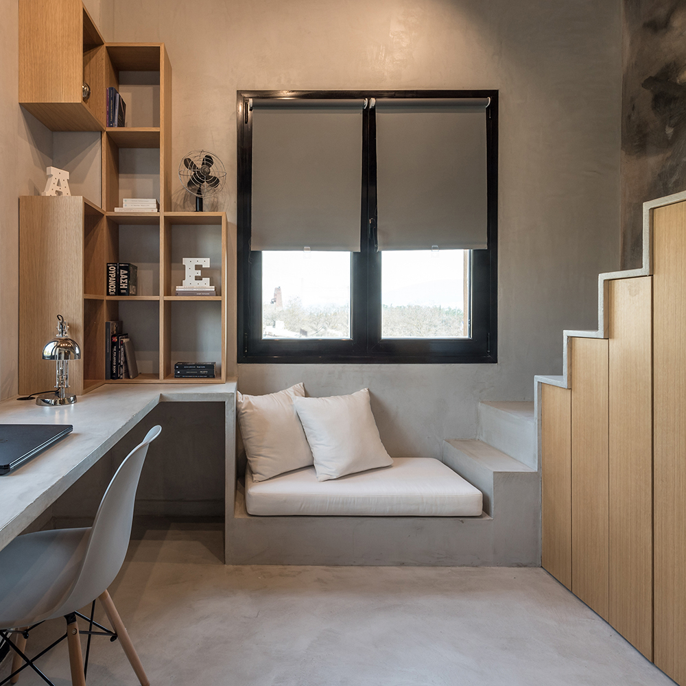 3 ideias para o espaço da escada inspiradas neste apê na Grécia Os moradores deste apartamento queriam ambientes que lembrassem uma casa de interior