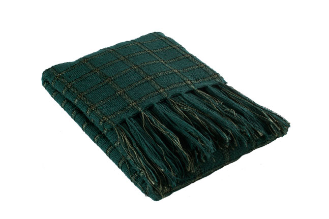 Manta Guanandi Verde. Tecido 92% algodão e 8% viscose nas medidas 120 x 180 cm. Por R$ 179,99 na Oppa.