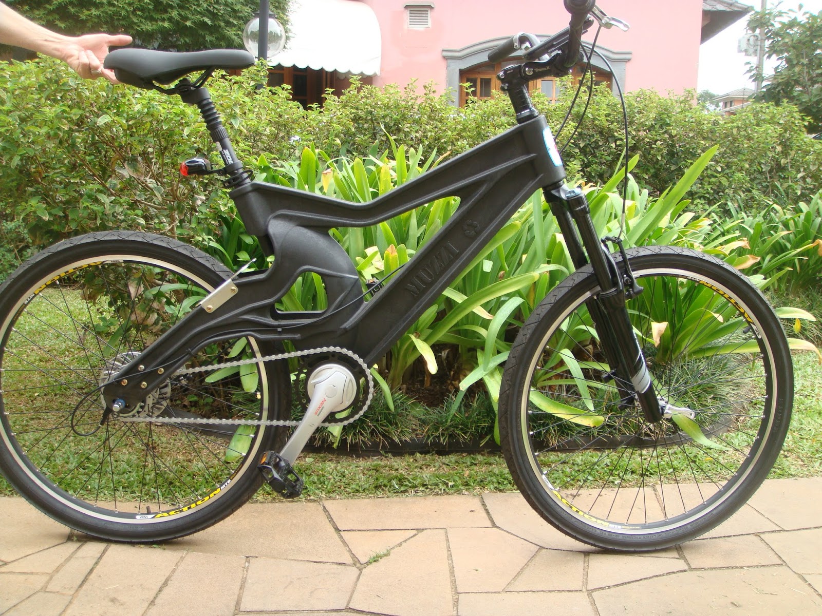Muzzicycle: a bicicleta de plástico reciclado e produzida no Brasil |  CASA.COM.BR