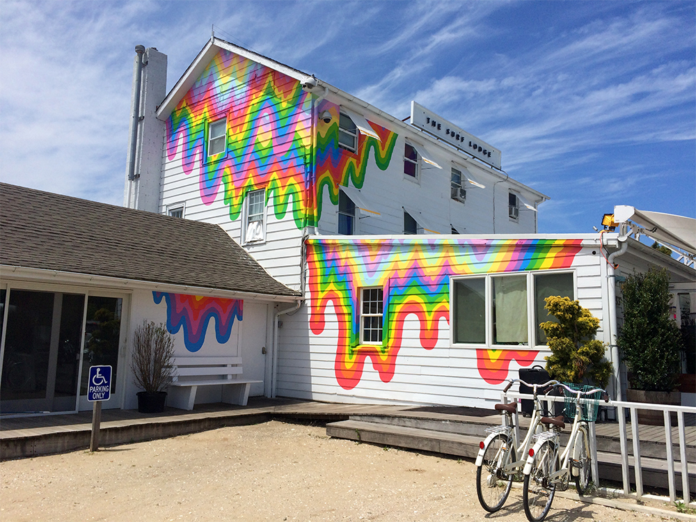 Arco-íris psicodélicos de Jen Starks e polêmicas com intervenção artística