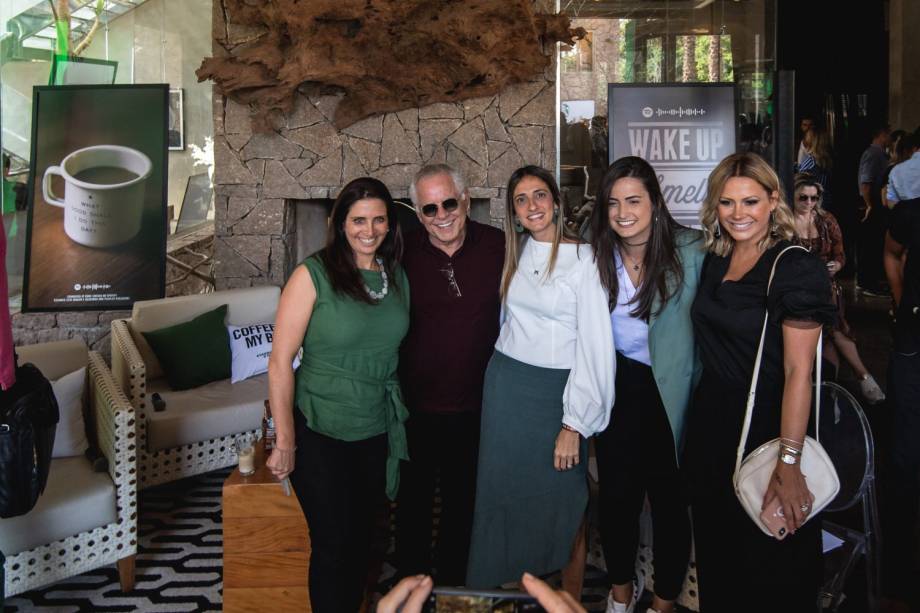 Os palestrantes Karen Pisacane, Nelson Motta, Erika Junqueira, Mari Palma e Mônica Salgado. Os palestrantes Karen Pisacane, Nelson Motta, Erika Junqueira, Mari Palma e Mônica Salgado.