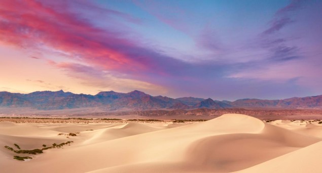 Parque Nacional Death Valley - Estados Unidos. O Parque da Morte, na Califórnia, Estados Unidos, serviu para representar Tatooine no Episódio IV. Aqui, diversas cenas de batalha foram gravadas, inclusive a cena icônica onde R2D2 E C-3PO caem nas dunas.