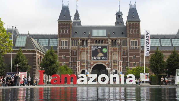 Letreiro de Amsterdã é reinstalado em prol da preservação da Amazônia