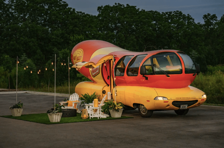 2-airbnb-oferece-hospedagem-em-um-hot-dog-gigante