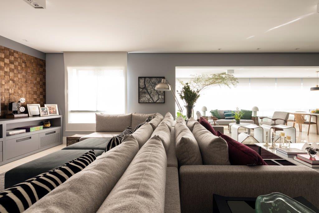 Reforma deixa apartamento de 240 m² contemporâneo e tecnológico