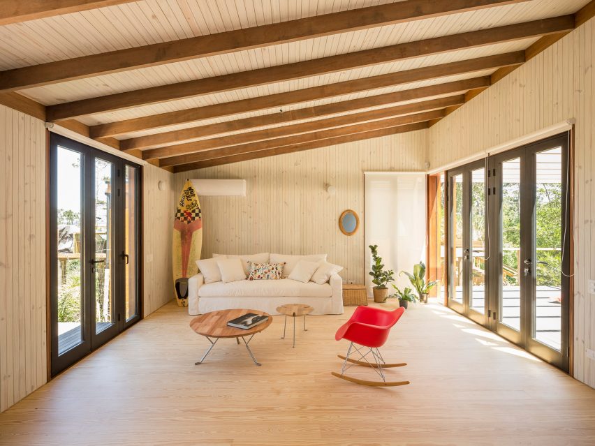 4-listras-de-madeira-detalham-casa-no-uruguai-rural 4-listras-de-madeira-detalham-casa-no-uruguai-rural