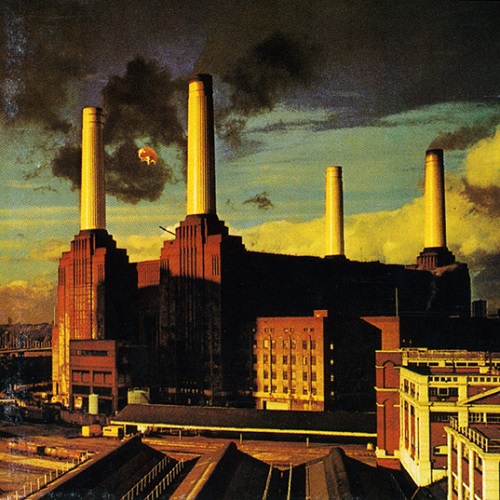 Pink Floyd - Animals. Lançado em 1977, o décimo álbum do Pink Floyd apresenta uma série de críticas à política inglesa da época. O local escolhido para fotografar a capa foi a Usina Termelétrica de Battersea, que estava perto de ser desativada. A banda contratou um artista australiano para construir um balão de gás hélio em forma de um porco. O balão, conhecido popularmente como Algie, foi colocado em frente ao edifício para a fotografia.