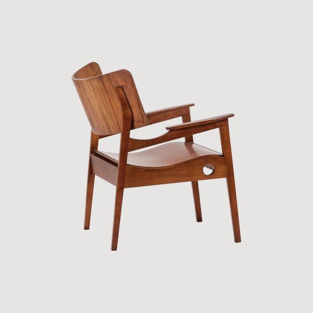 A poltrona Trentino, criação do designer Régis Padilha para a Massoti, foi inspirada no mobiliário moderno brasileiro das décadas de 1940 e 1950. A marca renova sua parceria com a High Design e está entre os expositores confirmados do Studio High.
