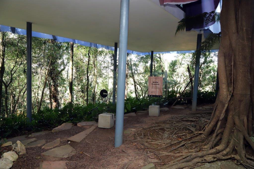 1-jardim-suspenso-dos-irmaos-campana-chega-ao-instituto-bardi 1-jardim-suspenso-dos-irmaos-campana-chega-ao-instituto-bardi