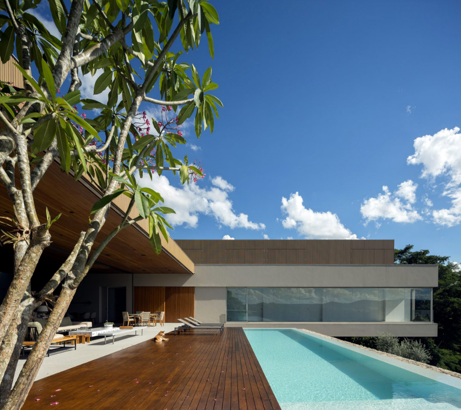 4-casa-em-sao-paulo-tem-no-teto-piscina-cantilever-e-campo-de-golfe 4-casa-em-sao-paulo-tem-no-teto-piscina-cantilever-e-campo-de-golfe