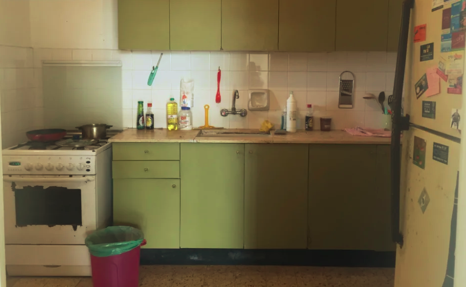 5-apartamento-cinzento-em-tel-aviv-agora-e-alegre-e-colorido