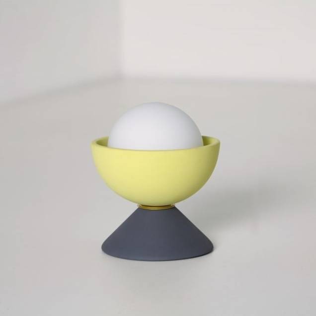 A inspiração do designer Maurício D’Avila, da Geo Luz&Cerâmica, para criar a luminária de mesa Don nasceu a partir da observação de brinquedos infantis. Feita em cerâmica, vidro e latão, a peça pode ter suas cores customizadas. A Geo Luz&Cerâmica é um dos expositores confirmados no segmento de Iluminação. A inspiração do designer Maurício D’Avila, da Geo Luz&Cerâmica, para criar a luminária de mesa Don nasceu a partir da observação de brinquedos infantis. Feita em cerâmica, vidro e latão, a peça pode ter suas cores customizadas. A Geo Luz&Cerâmica é um dos expositores confirmados no segmento de Iluminação.