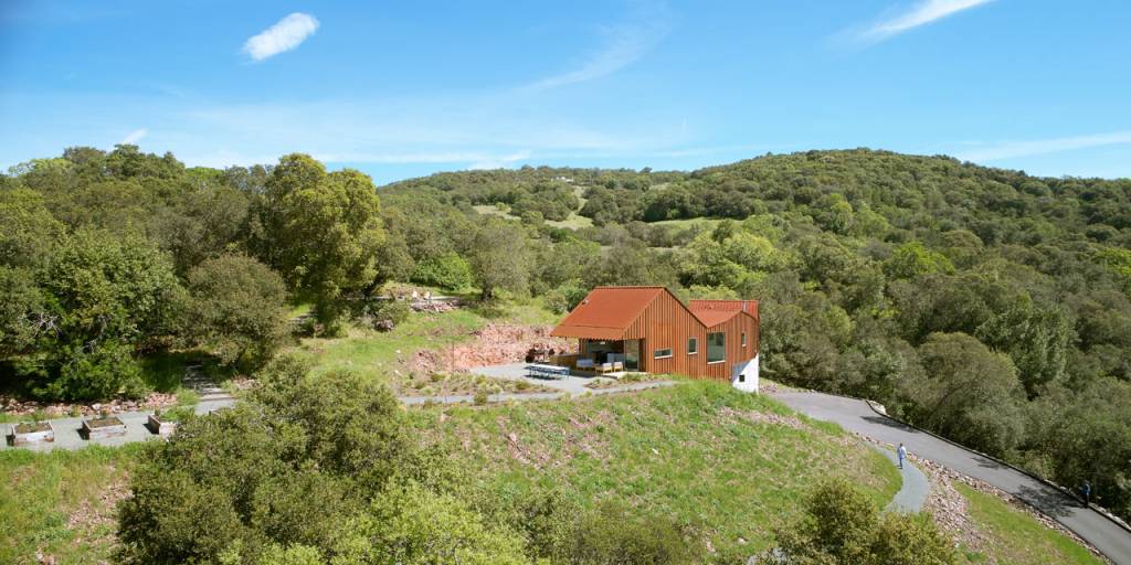 Casa na Califórnia chama a atenção pela fachada em aço-corten (3) Casa na Califórnia chama a atenção pela fachada em aço-corten (3)