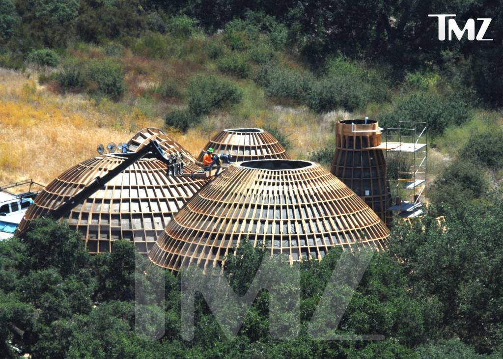 kanye-west-dome-housing-construction-dezeen-hero kanye-west-dome-housing-construction-dezeen-hero