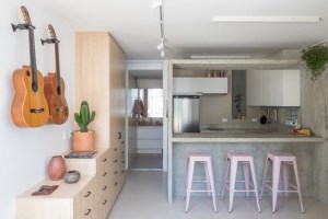 morar61-coda-arquitetos-cozinha-integrada-balcao-concreto-porcelanato-banheiro-cozinha-americana-eustaquio-grilo-haruo-mikami