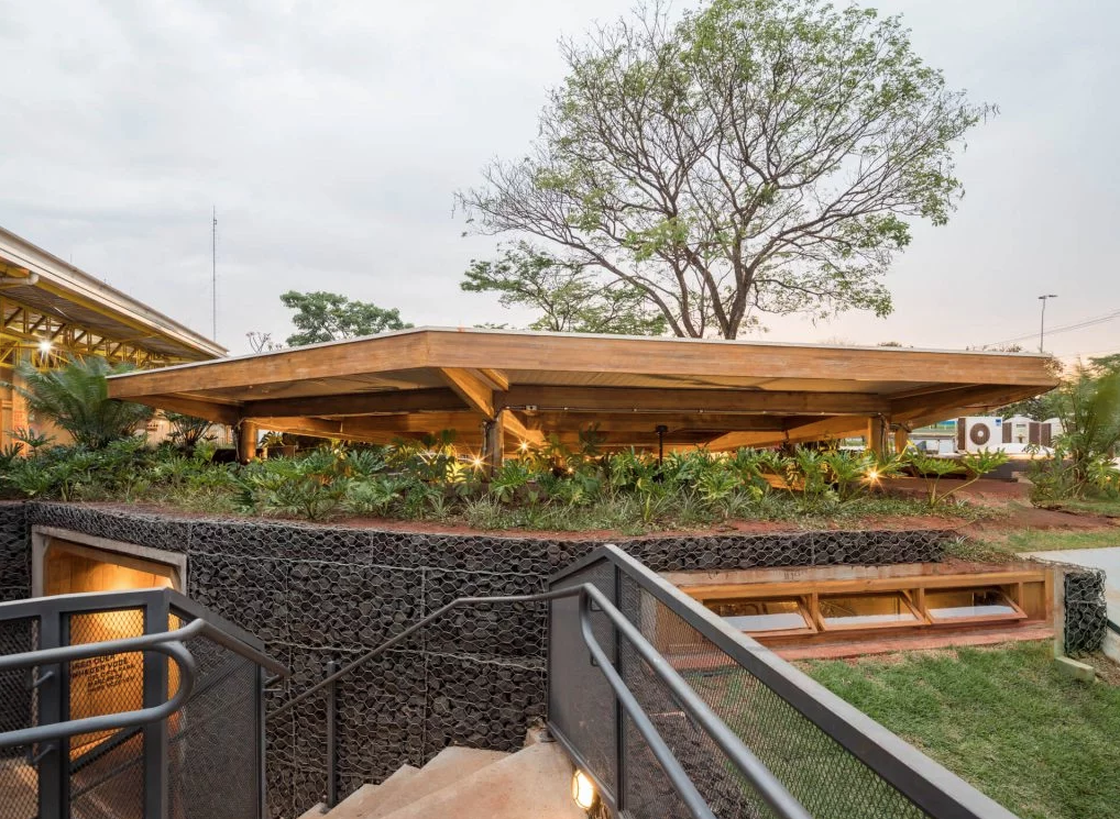 Cervejaria reduz temperatura de forma natural, através da construção