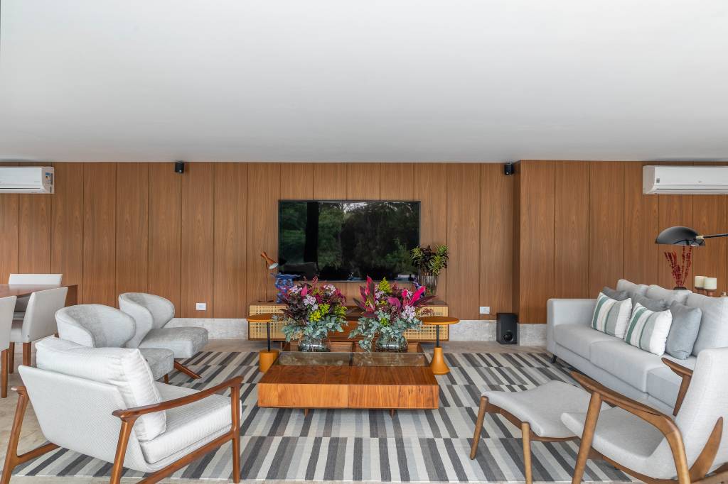 1-estilo-contemporaneo-e-modernista-se-unem-em-casa-paulista 1-estilo-contemporaneo-e-modernista-se-unem-em-casa-paulista