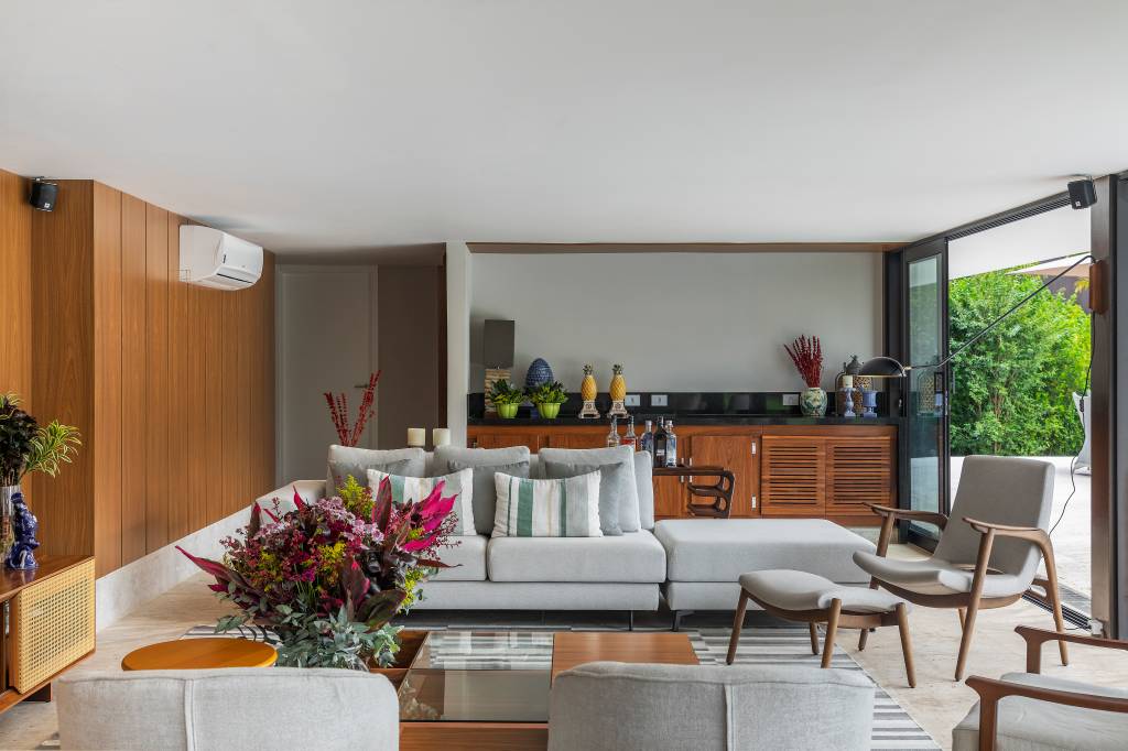 2-estilo-contemporaneo-e-modernista-se-unem-em-casa-paulista 2-estilo-contemporaneo-e-modernista-se-unem-em-casa-paulista