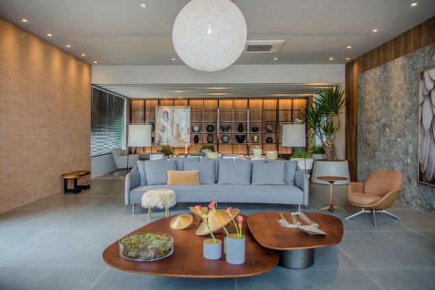 Living Navagio - Wagner Paiva. O espaço pode estar em um apartamento sofisticado, ser adaptado para uma casa, ou até mesmo lobby de hotel. Dois ambientes em são integrados em um único espaço, trazendo leveza e modernidade.