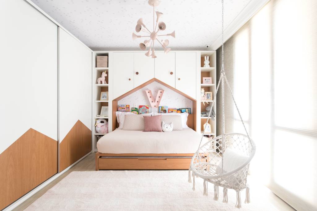 Tons neutros, leveza e conforto definem quarto infantil