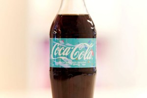 coca-cola-bottles-recycled-ocean-plastic-designboom-2-768×480