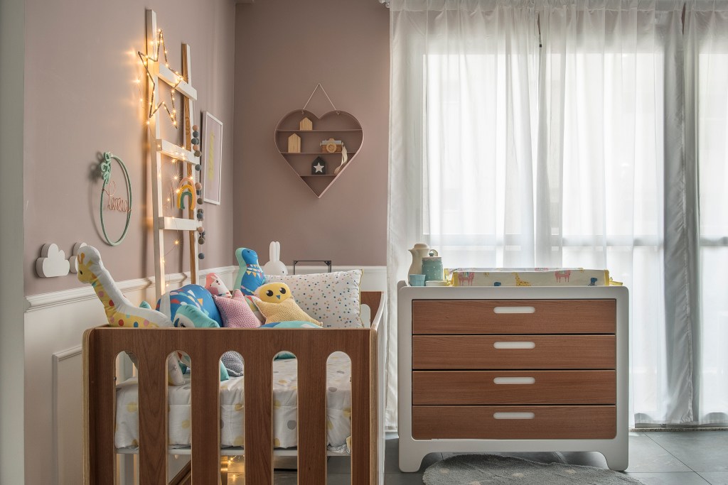 quartos de bebê simples e aconchegantes
