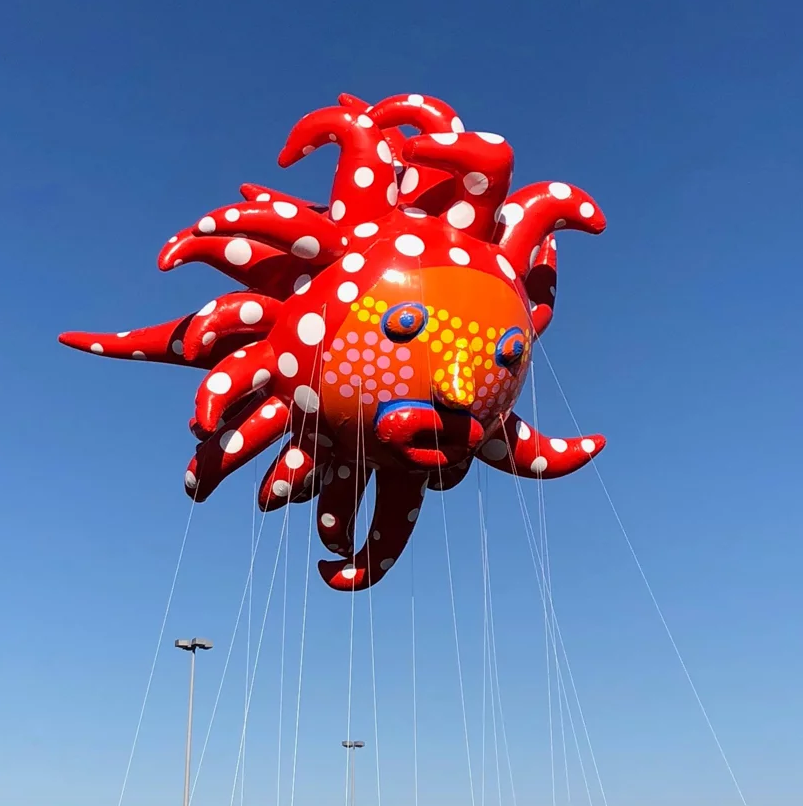 1-yayoi-kusama-apresenta-obra-inedita-no-desfile-de-thanksgiving-da-macys 1-yayoi-kusama-apresenta-obra-inedita-no-desfile-de-thanksgiving-da-macys