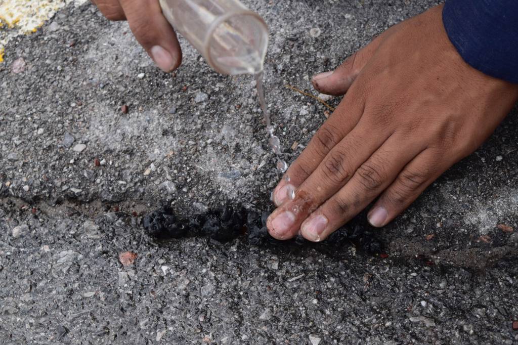 2-asfalto-composto-por-pneus-reciclados-se-autorregenera-quando-chove