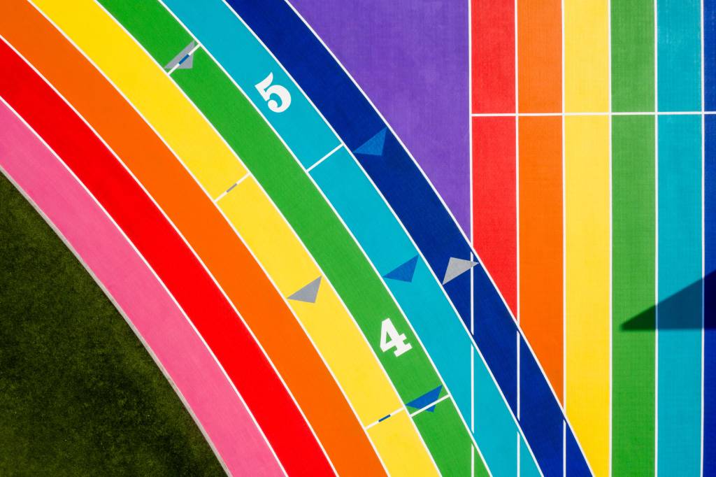 3-nike-pinta-pista-de-corrida-em-LA-com-as-cores-da-bandeira-lgbt 3-nike-pinta-pista-de-corrida-em-LA-com-as-cores-da-bandeira-lgbt