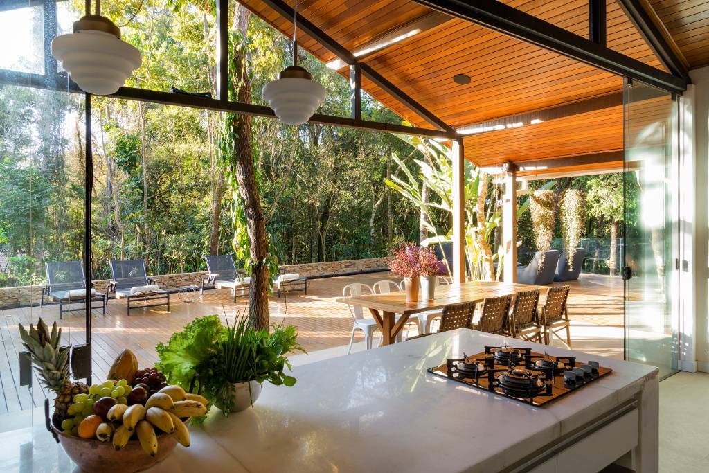 9-casa-promove-estilo-de-vida-simples-e-conexao-com-a-natureza-circundante