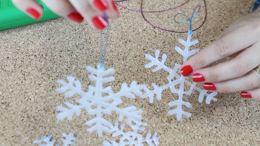 Faça você mesmo: flocos de neve para decoração natalina 